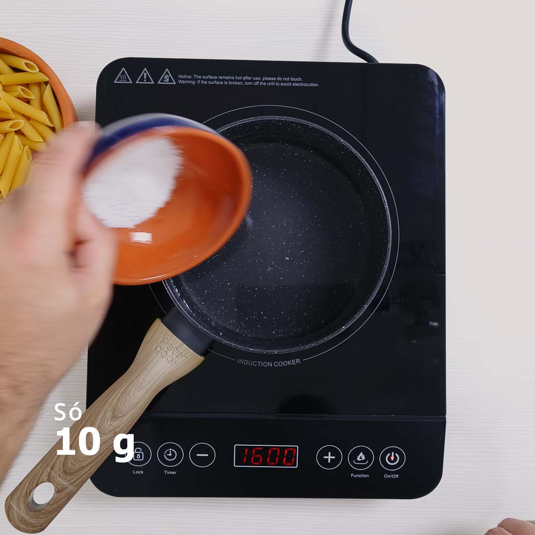 Add hozzá a 10 g sót – Paradicsomos tészta