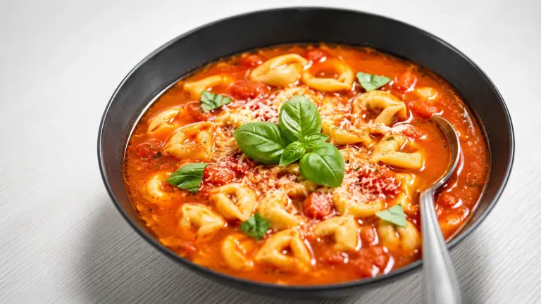 Paradicsomos tortellini leves